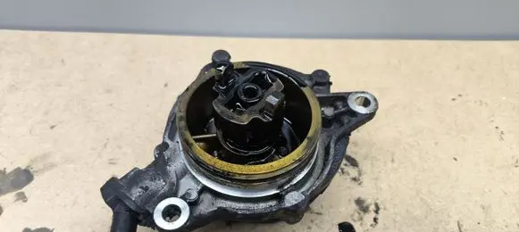 BMW 7 E65 E66 Vacuum pump