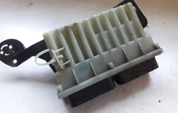 Opel Zafira A Fan control module 
