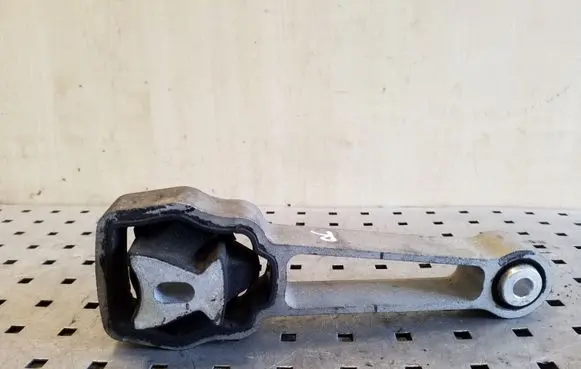 Volvo S80 Engine mount bracket