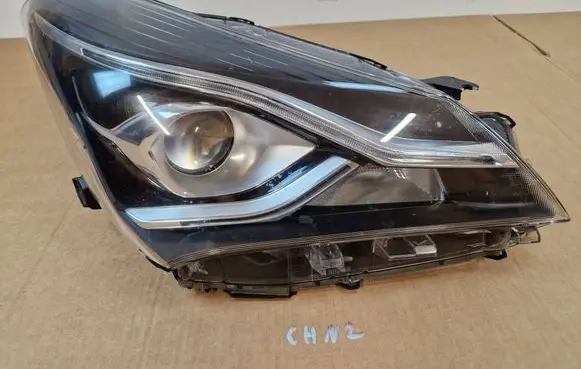 Toyota Yaris Headlight/headlamp 