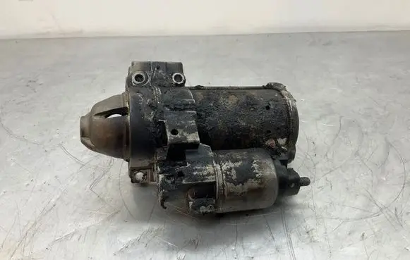 BMW 5 G30 G31 Starter motor 8589891