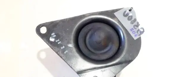 Engine mount bracket