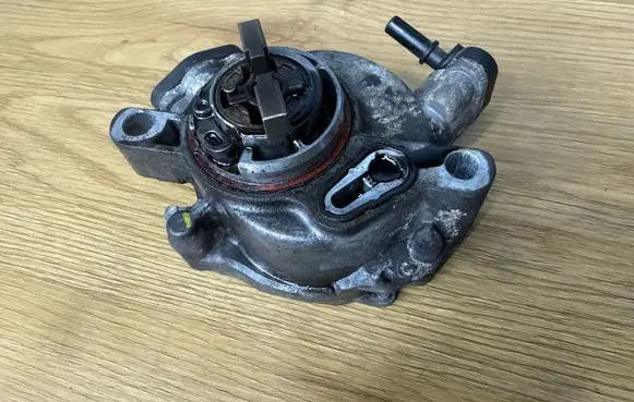 Peugeot Partner Vacuum pump 9804021880
