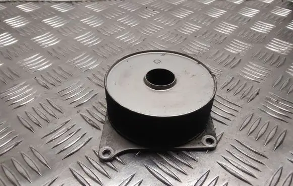 Honda Civic Oil filter mounting bracket