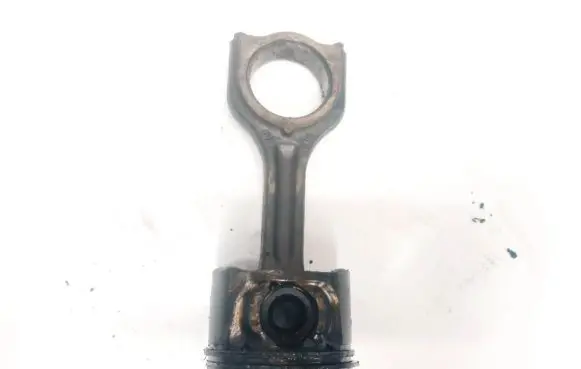 Toyota Avensis T270 Piston with connecting rod
