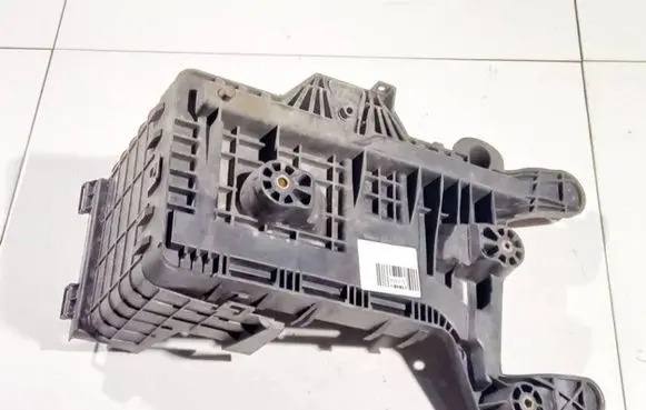 Volkswagen PASSAT B6 Battery bracket 1k0915333