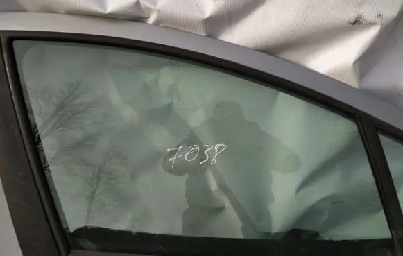 Peugeot 307 Front door window glass four-door 
