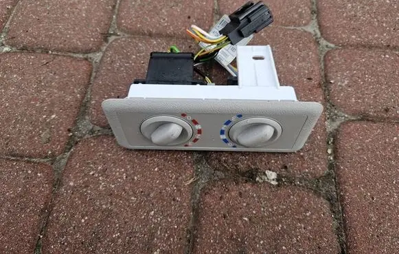 Opel Vivaro Air conditioner control unit module A72901300 275108197R