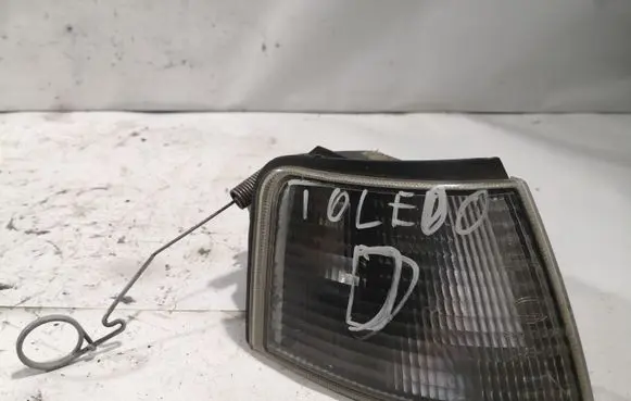 Seat Toledo I (1L) Front indicator light 961592