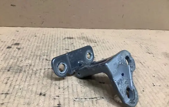 Jaguar XE Front door lower hinge CPLA228A65AD