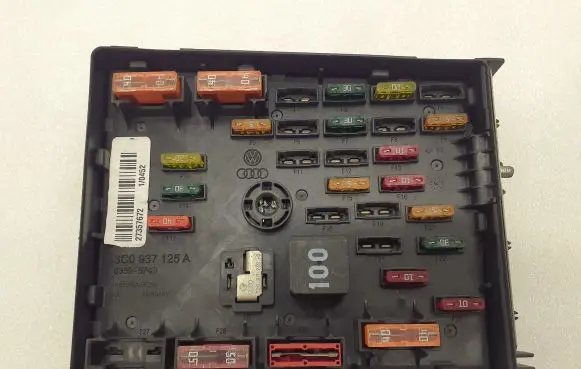 Volkswagen PASSAT B7 Fuse box set 3C0937125A 63595743