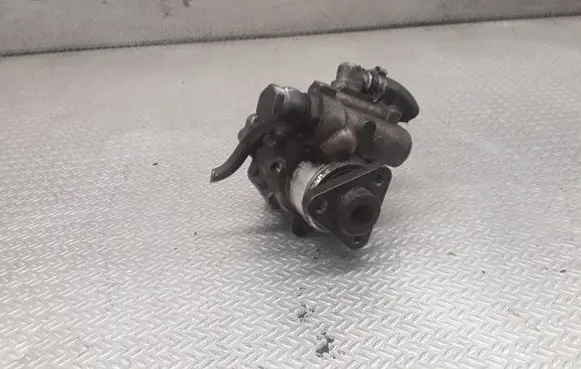 Audi A6 S6 C5 4B Power steering pump 