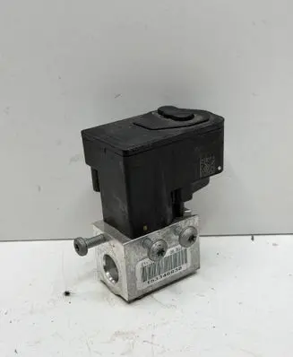 Audi Q7 4M Air conditioning (A/C) expansion valve 4M0816682E