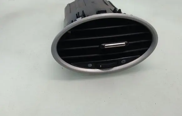 Ford Focus Dash center air vent grill 4M51A014L21AD