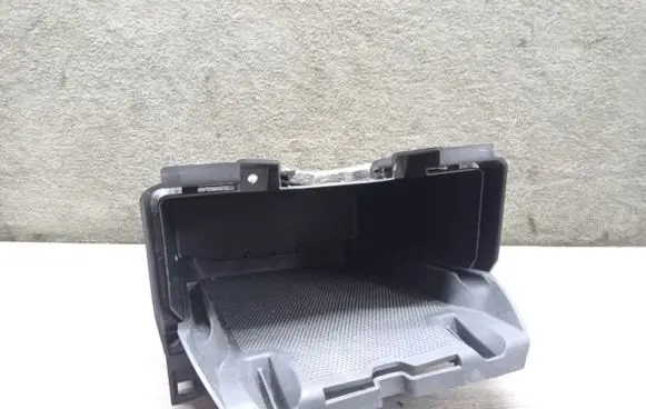 Volvo V50 Glove box 8650687 30672451