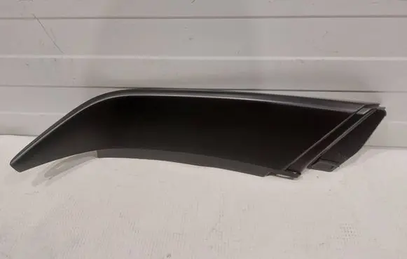 Chevrolet Camaro Front bumper splitter molding 84732661 84732664