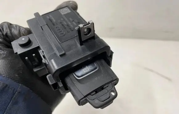 Audi A4 S4 B8 8K Ignition lock 8K0909131