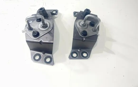 Maserati Ghibli Engine bonnet/hood lock/latch loop/hook B496 332S 332D