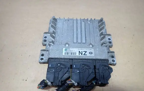 Nissan Qashqai Engine control unit/module 23710BB31A 237101449R S180067173A