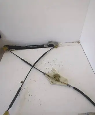 Seat Leon (5F) Front door window regulator with motor