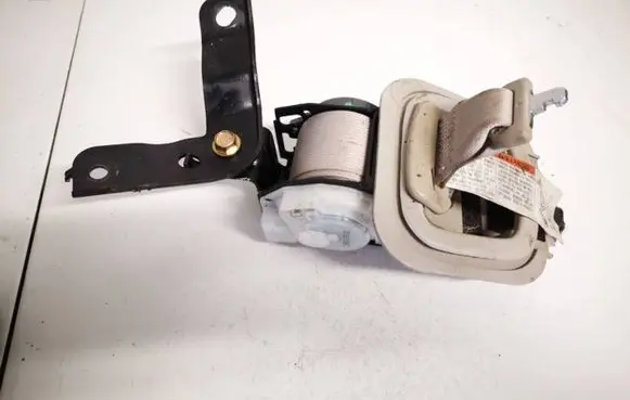Subaru Legacy Middle seatbelt (rear) 