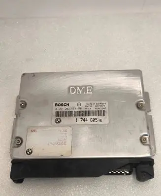 BMW 7 E38 Engine control unit/module 0261203484 1744605
