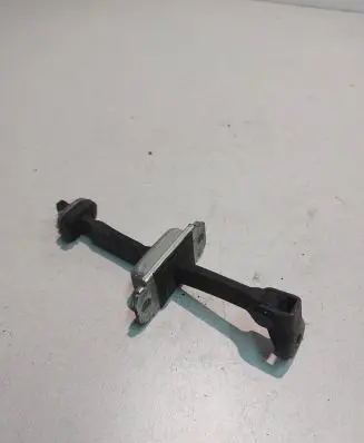 Chevrolet Captiva Rear door check strap stopper