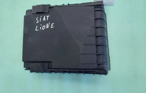 Seat Leon (1P) Fuse box cover 1K0937132F
