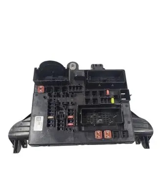 Opel Insignia A Fuse module 13277321