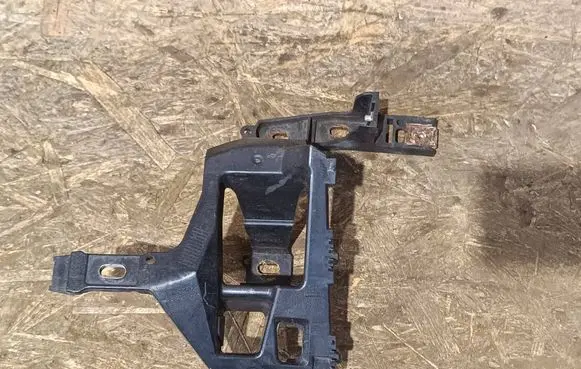 Opel Corsa E Front bumper mounting bracket 39003558 475498858