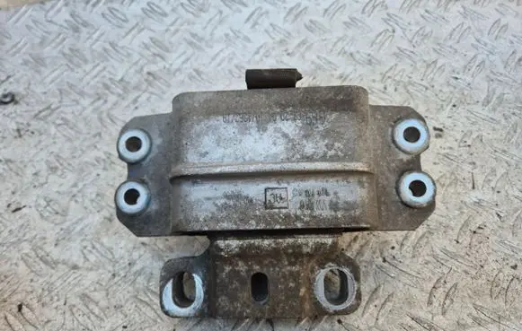 Engine mount bracket