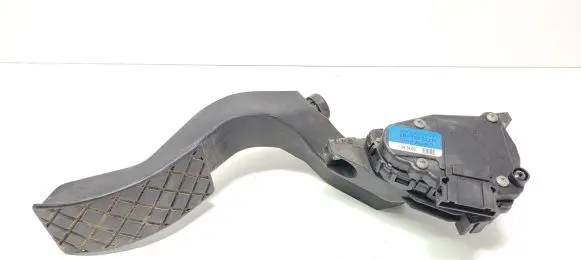 Volkswagen PASSAT B5.5 Accelerator throttle pedal 8D1723523