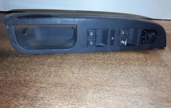 Volkswagen Golf Plus Electric window control switch 1K4868050B