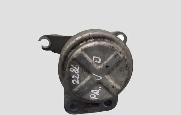 Ford Mondeo MK IV Engine mount bracket