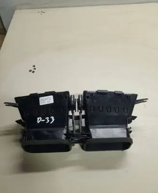 Mercedes-Benz C W204 Dash center air vent grill A2048306054 223210