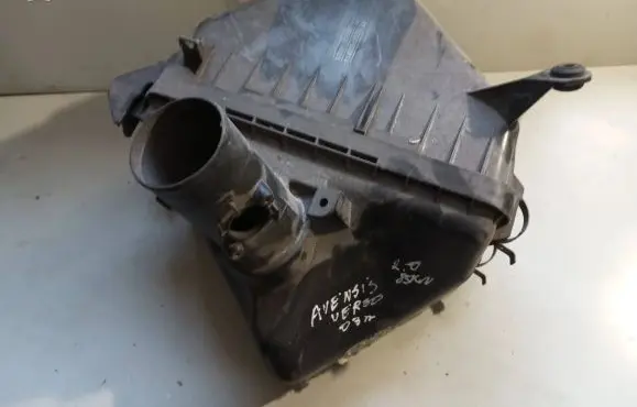 Toyota Avensis Verso Air filter box 1770127180 1140407970