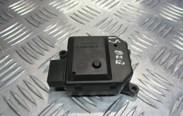 Opel Zafira B Central body control module 309368000AD