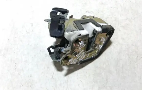 Hyundai Lantra II Rear door lock