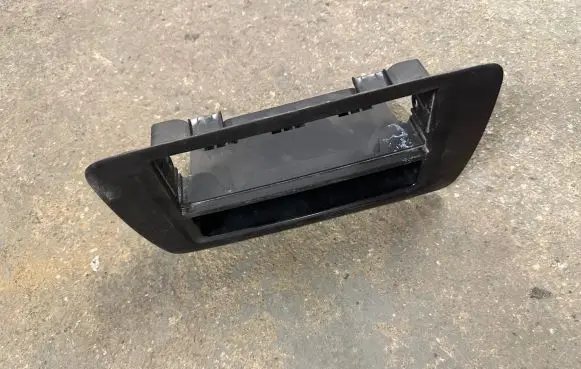 Radio/GPS head unit trim