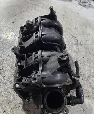 Volkswagen Polo III 6N 6N2 6NF Intake manifold 036129711