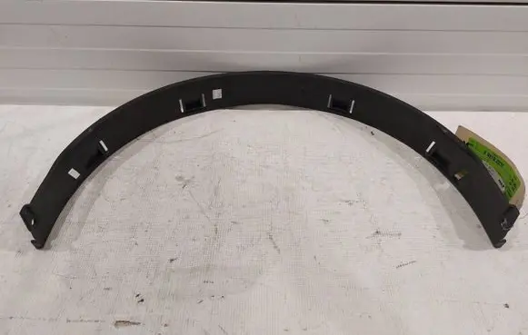 Radiator cooling fan shroud