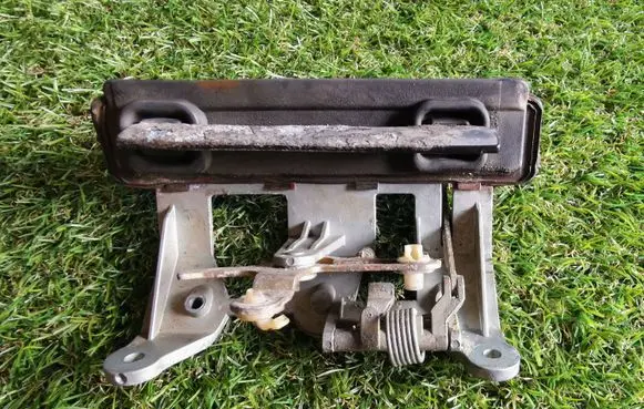 Audi A6 S6 C4 4A Tailgate/trunk/boot exterior handle 4A9827565 827565