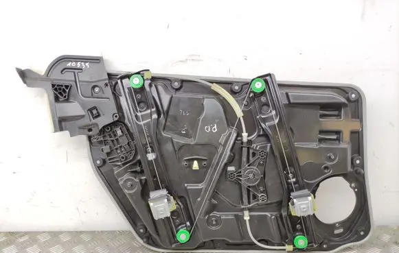 Rear window lifting mechanism without motor