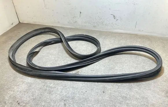 Polestar 2 Loading door rubber seal (on body) 