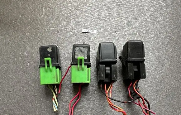 Nissan Patrol 160 Fuse module 25230R8201