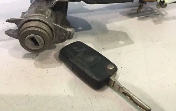 Volkswagen Sharan Steering wheel axle 4B0905851B