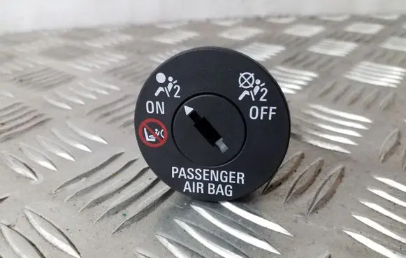 Opel Mokka Passenger airbag on/off switch 13577258