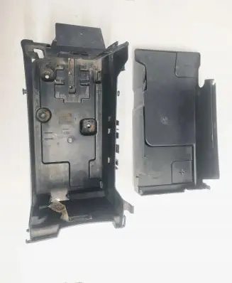 Opel Insignia A Battery box tray 13243606