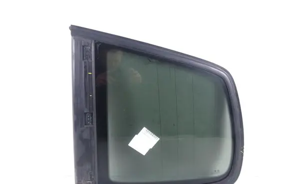 Volkswagen Touran I Rear side window 1T0845041