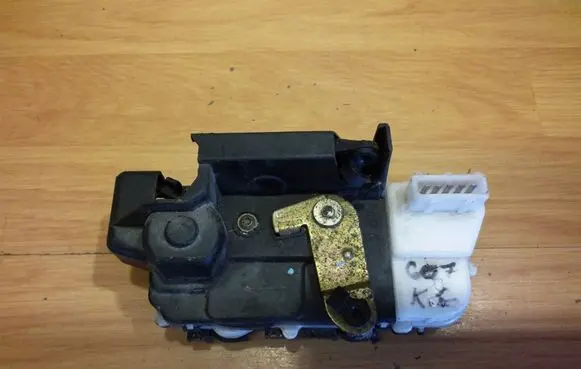 Peugeot 607 Rear door lock